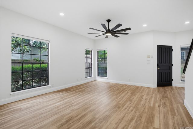 69 Chapel Hill Cir, San Antonio, TX 78240