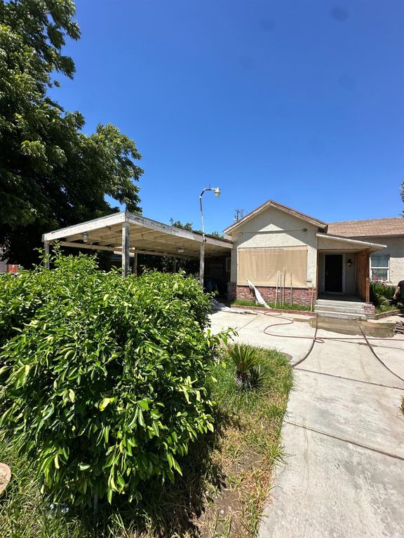Image 3 of property listing at 1734 Sylvia Street, Selma, CA 93662