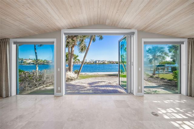 1358 MOONMIST DRIVE B4, Sarasota, FL 34242