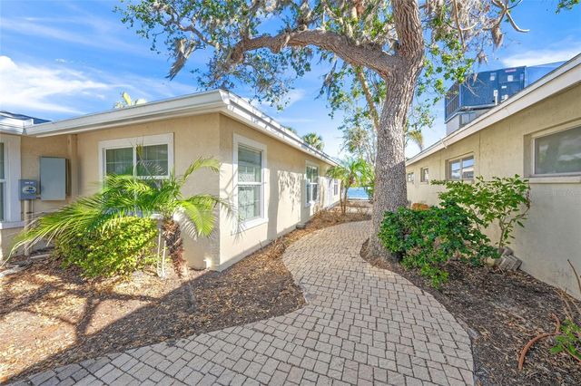 1358 MOONMIST DRIVE B4, Sarasota, FL 34242