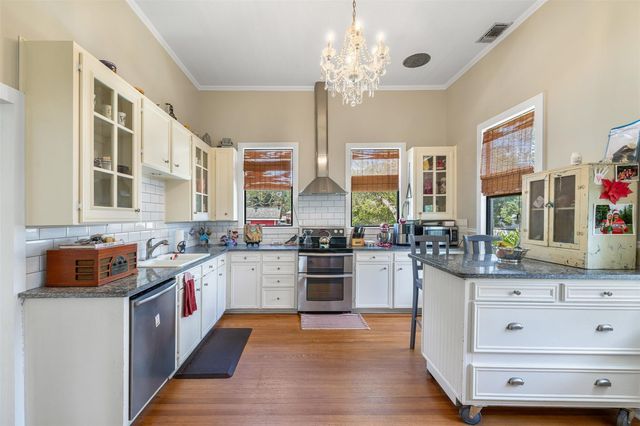 222 N Harris Street, Bellville, TX 77418