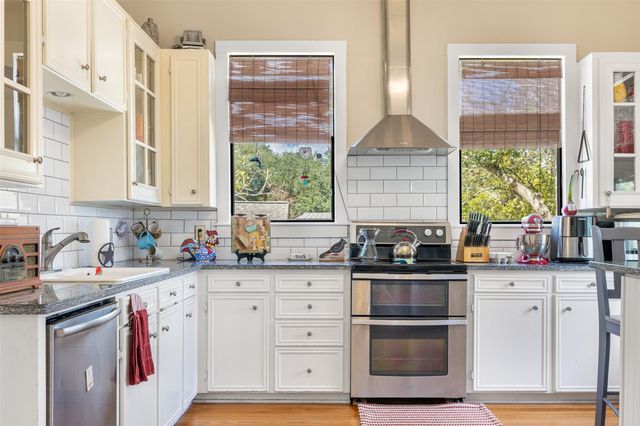222 N Harris Street, Bellville, TX 77418