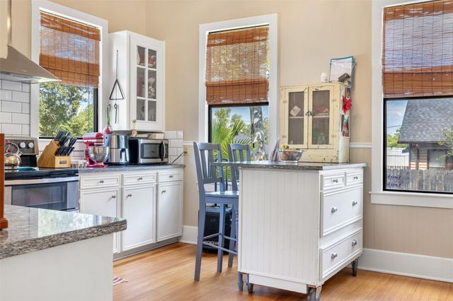 222 N Harris Street, Bellville, TX 77418