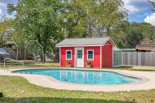 222 N Harris Street, Bellville, TX 77418