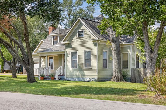 222 N Harris Street, Bellville, TX 77418