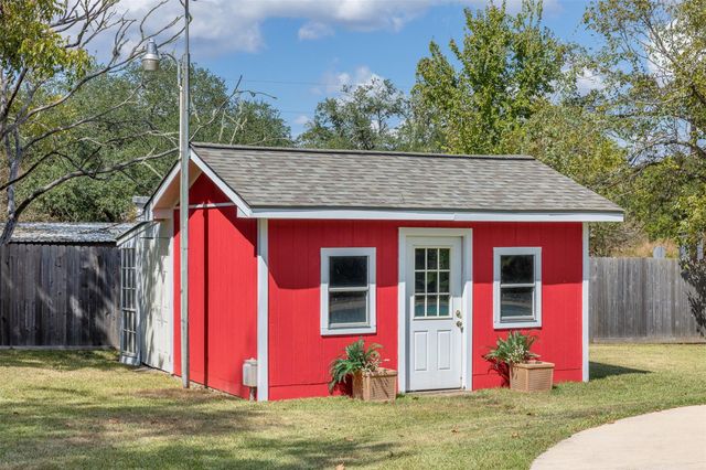 222 N Harris Street, Bellville, TX 77418