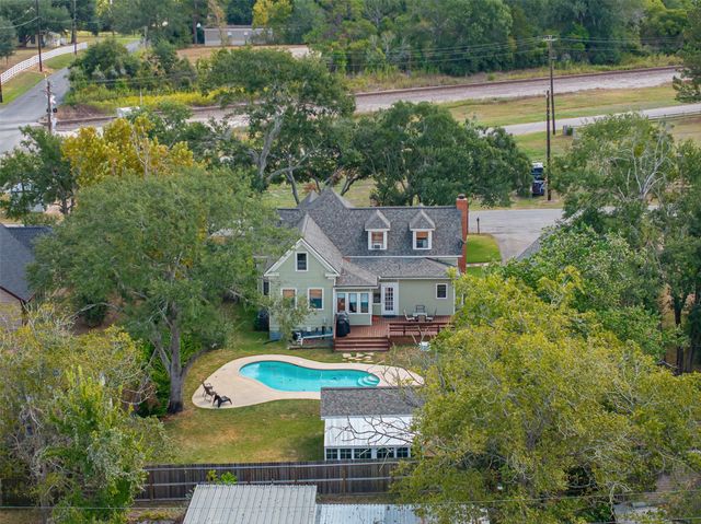 222 N Harris Street, Bellville, TX 77418