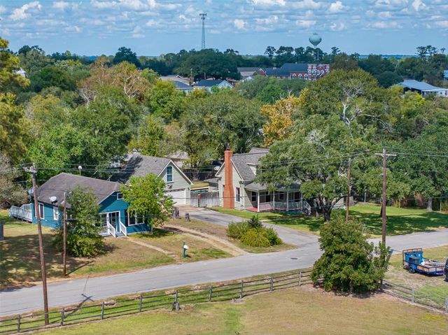 222 N Harris Street, Bellville, TX 77418