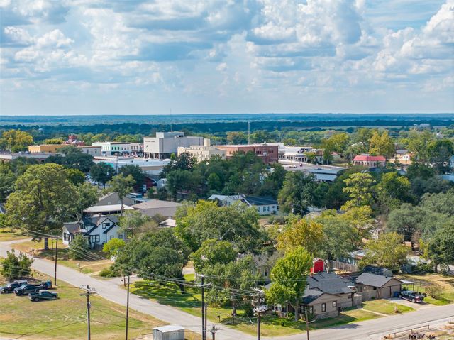 222 N Harris Street, Bellville, TX 77418