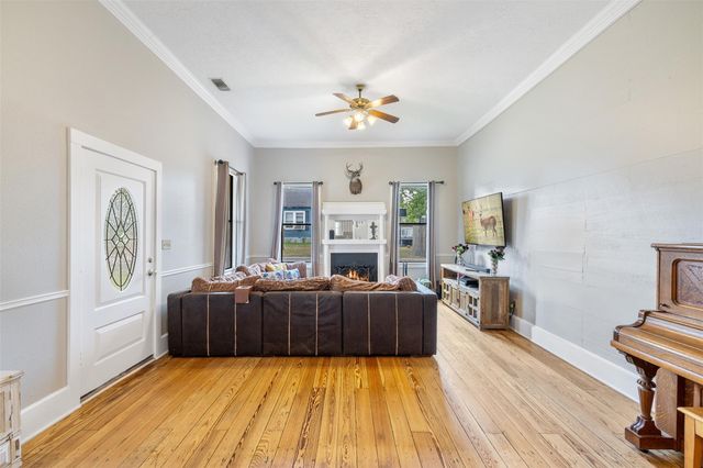 222 N Harris Street, Bellville, TX 77418