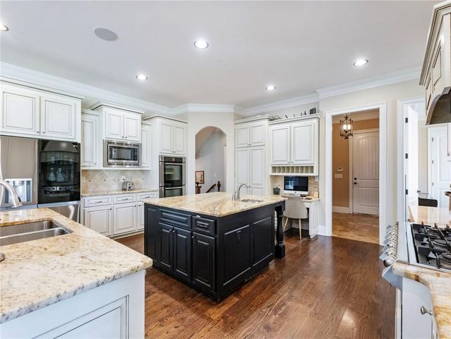 2051 Skybrooke Court, Hoschton, GA 30548