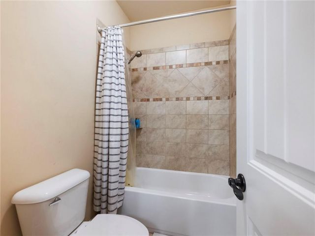 2051 Skybrooke Court, Hoschton, GA 30548