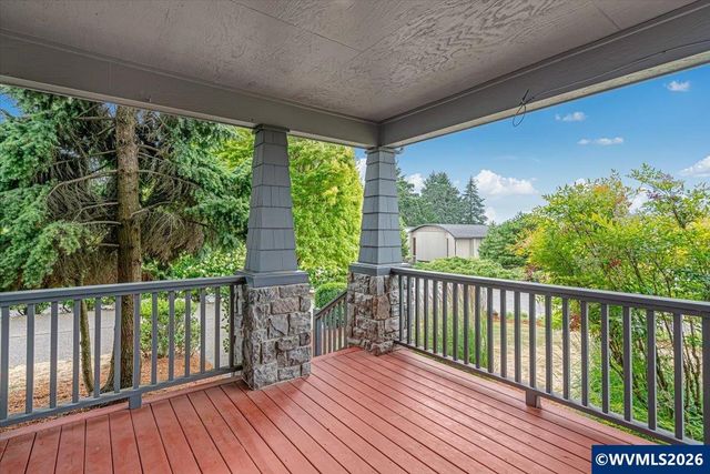 2470 Crestmont Cir S, Salem, OR 97302
