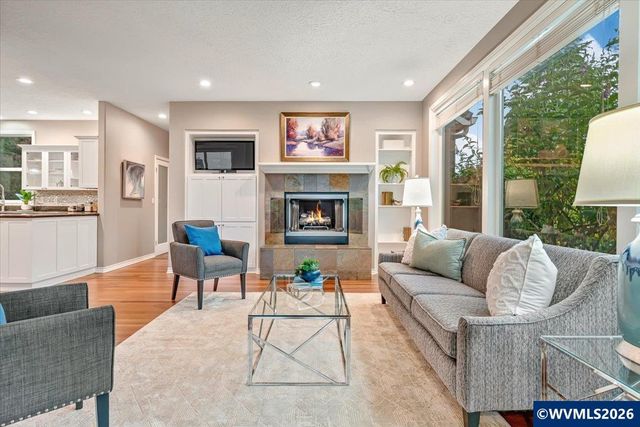 2470 Crestmont Cir S, Salem, OR 97302