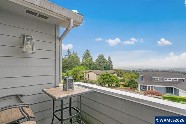 2470 Crestmont Cir S, Salem, OR 97302