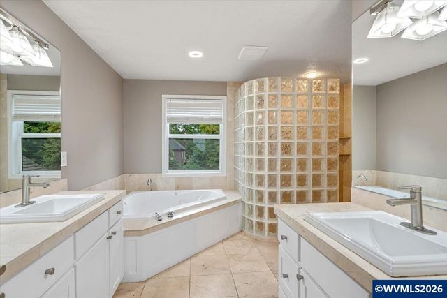 2470 Crestmont Cir S, Salem, OR 97302