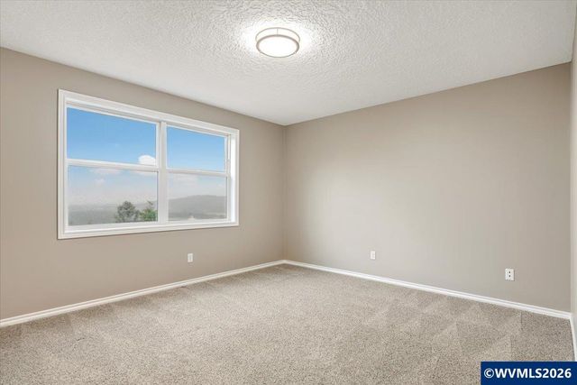 2470 Crestmont Cir S, Salem, OR 97302