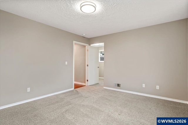 2470 Crestmont Cir S, Salem, OR 97302