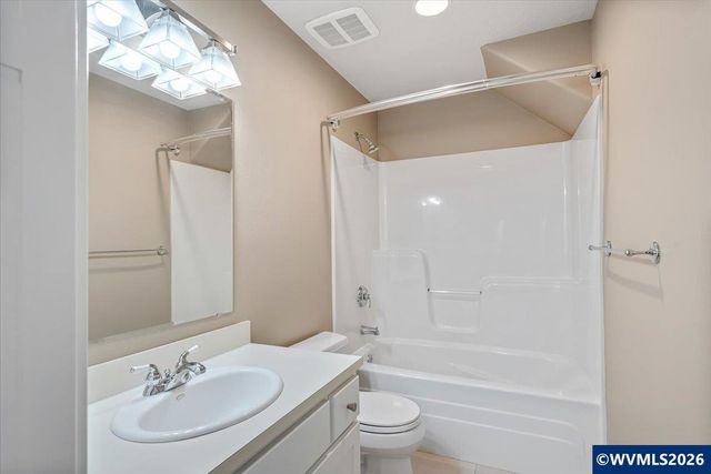 2470 Crestmont Cir S, Salem, OR 97302