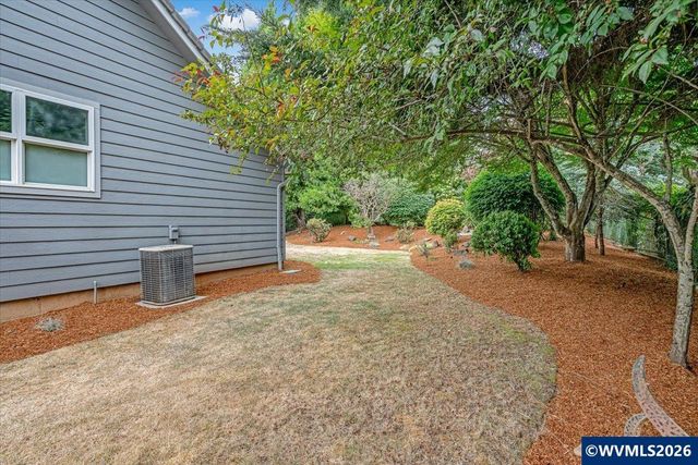 2470 Crestmont Cir S, Salem, OR 97302
