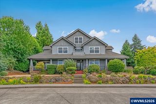 2470 Crestmont Cir S, Salem, OR 97302