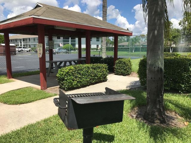 1271 SE Parkview Place H4, Stuart, FL 34994