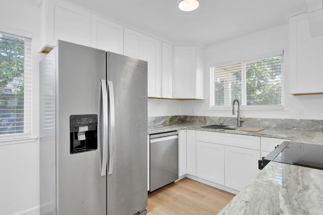 233 Graves Ave, Sacramento, CA 95838