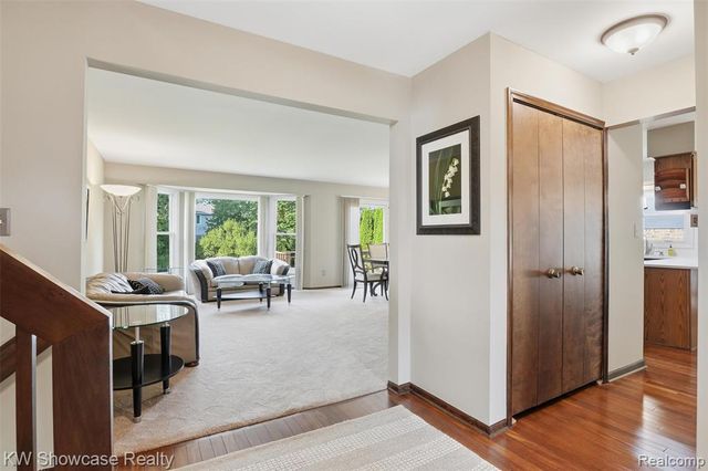 3260 Ravinewood Drive, Commerce Twp, MI 48382