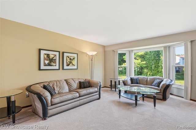 3260 Ravinewood Drive, Commerce Twp, MI 48382