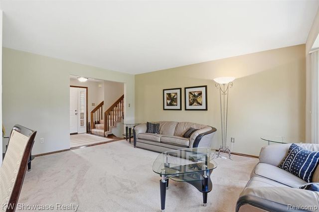 3260 Ravinewood Drive, Commerce Twp, MI 48382