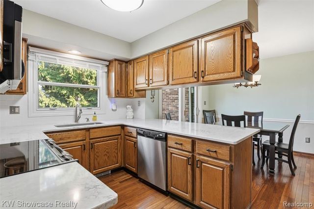 3260 Ravinewood Drive, Commerce Twp, MI 48382