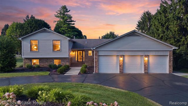 3260 Ravinewood Drive, Commerce Twp, MI 48382