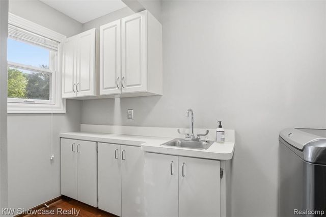 3260 Ravinewood Drive, Commerce Twp, MI 48382