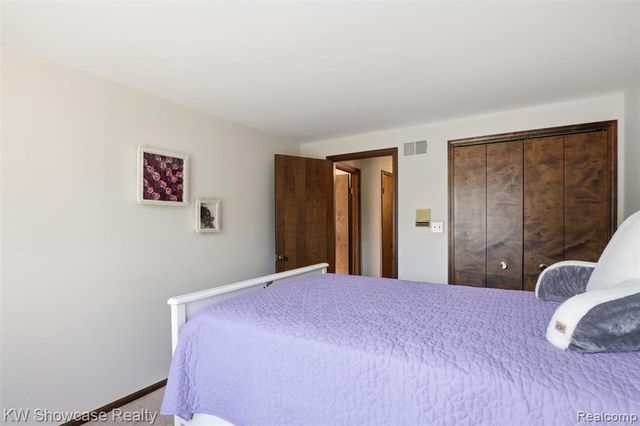 3260 Ravinewood Drive, Commerce Twp, MI 48382