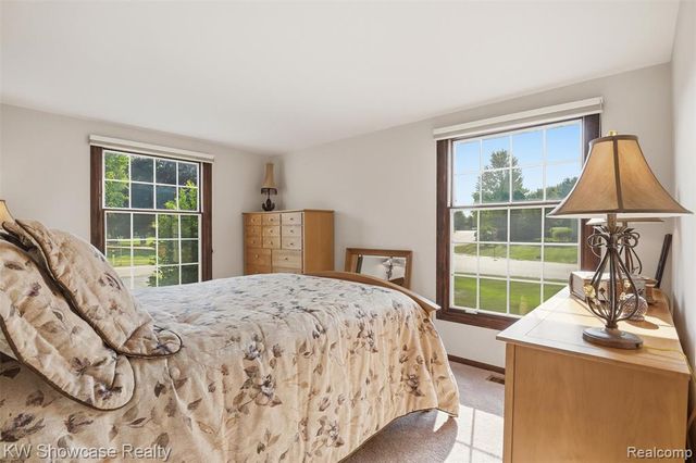 3260 Ravinewood Drive, Commerce Twp, MI 48382