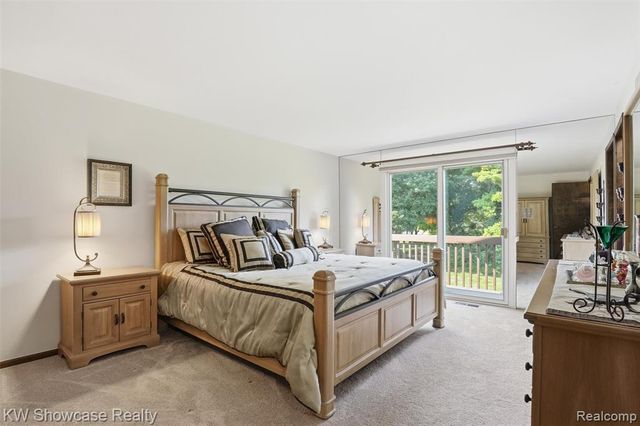 3260 Ravinewood Drive, Commerce Twp, MI 48382