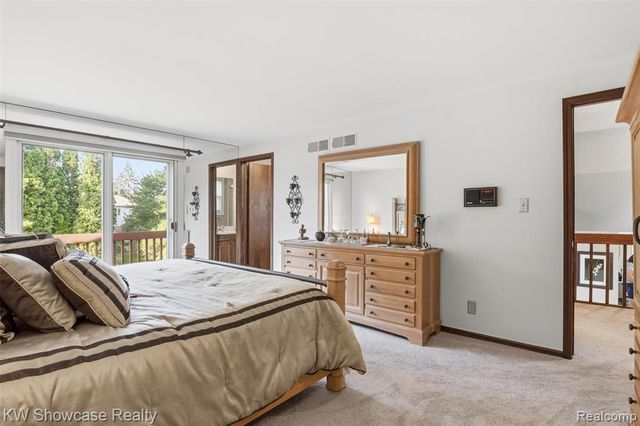 3260 Ravinewood Drive, Commerce Twp, MI 48382