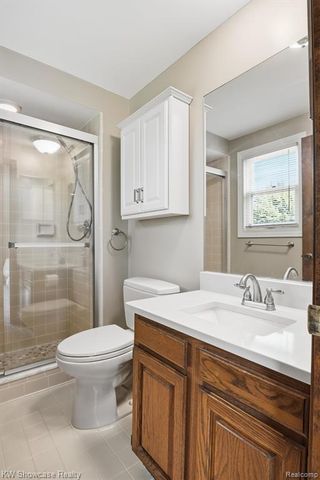 3260 Ravinewood Drive, Commerce Twp, MI 48382