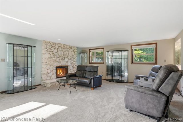 3260 Ravinewood Drive, Commerce Twp, MI 48382