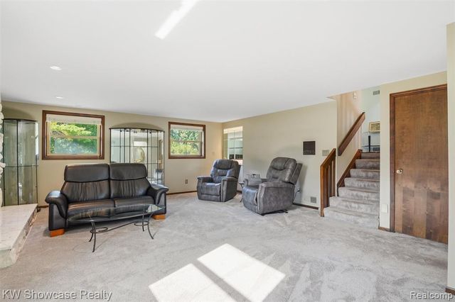 3260 Ravinewood Drive, Commerce Twp, MI 48382