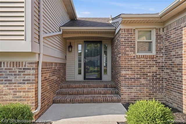 3260 Ravinewood Drive, Commerce Twp, MI 48382