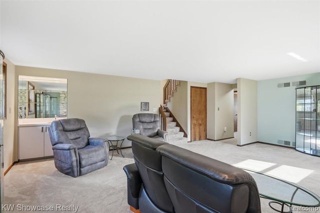 3260 Ravinewood Drive, Commerce Twp, MI 48382
