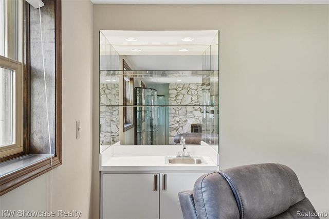 3260 Ravinewood Drive, Commerce Twp, MI 48382