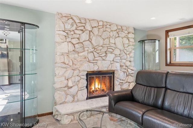 3260 Ravinewood Drive, Commerce Twp, MI 48382
