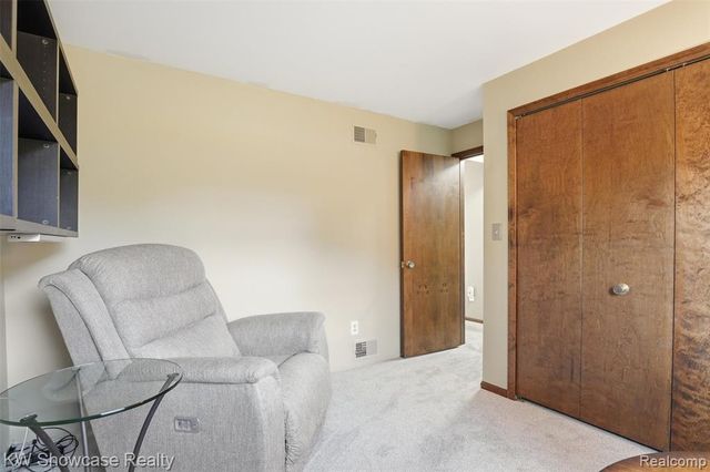 3260 Ravinewood Drive, Commerce Twp, MI 48382