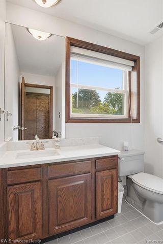 3260 Ravinewood Drive, Commerce Twp, MI 48382