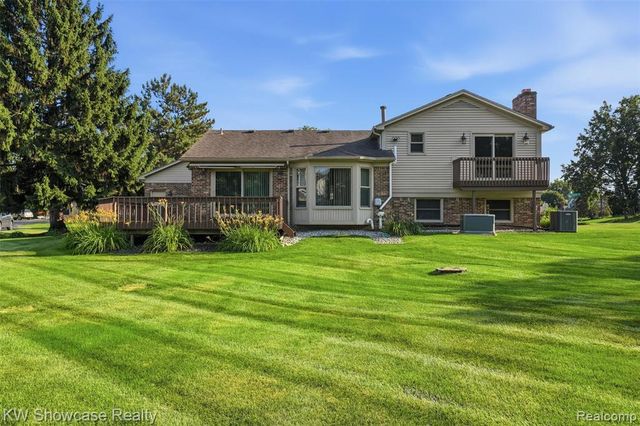 3260 Ravinewood Drive, Commerce Twp, MI 48382