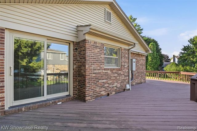 3260 Ravinewood Drive, Commerce Twp, MI 48382