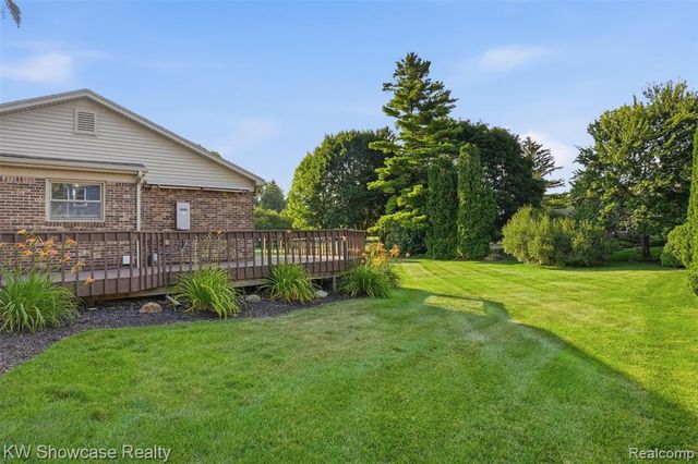 3260 Ravinewood Drive, Commerce Twp, MI 48382