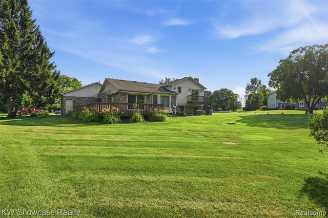 3260 Ravinewood Drive, Commerce Twp, MI 48382